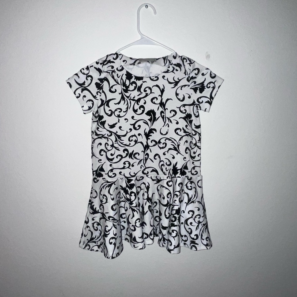 Elegant Black and White Patterned Women's Top